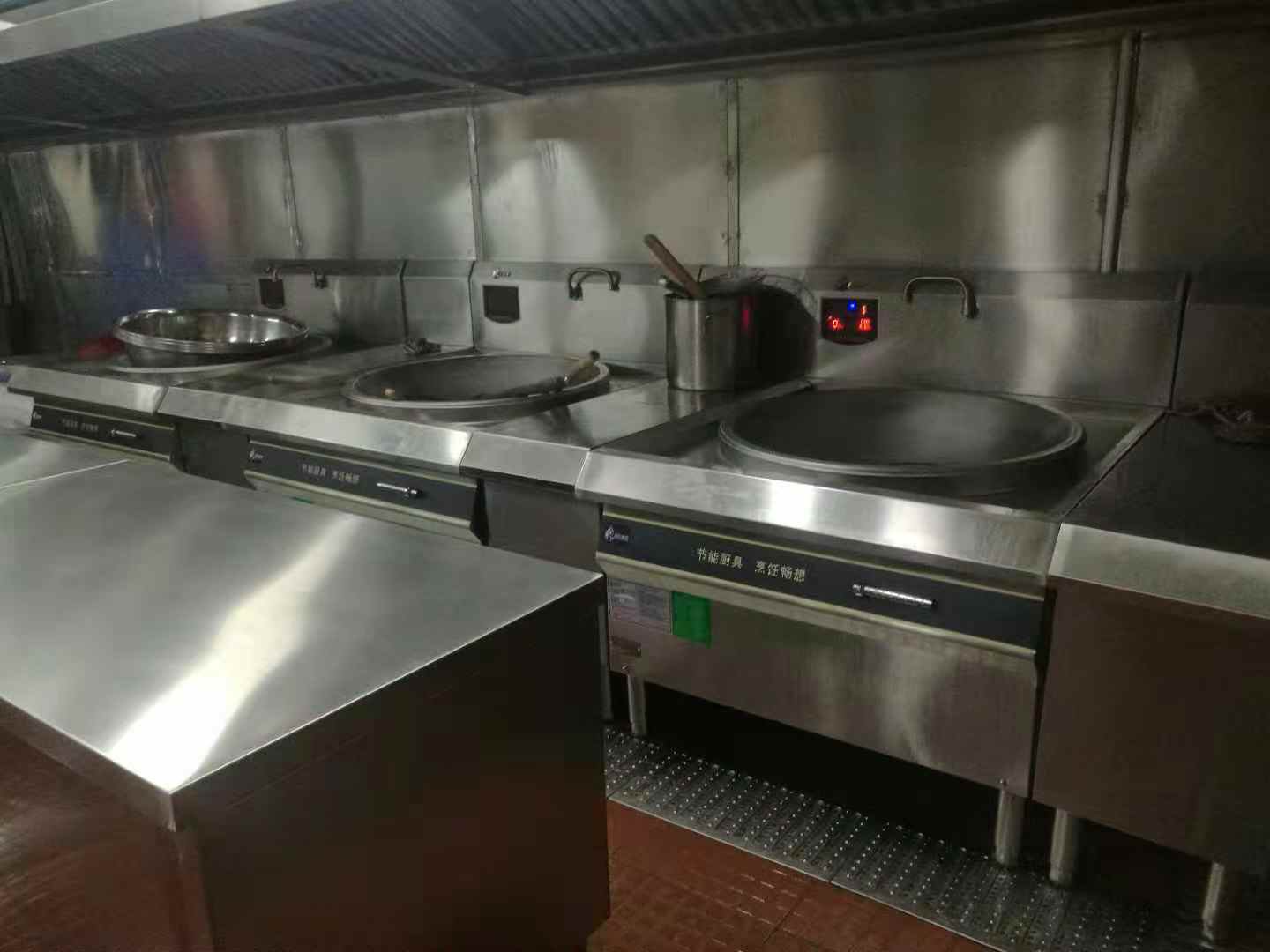 廣州雍隆廚房設(shè)備有限公司承包整套酒店學(xué)校食堂商用廚房設(shè)備安裝